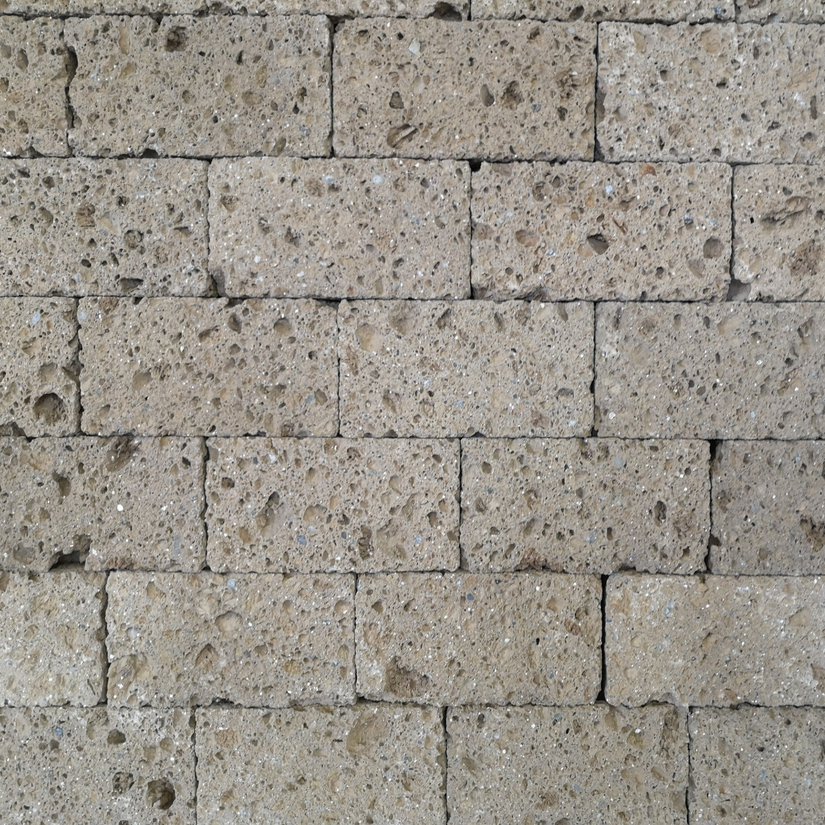 Römischer Tuffstein vulkanischer Tuff - Mauersteine - Ansicht gesägt, Kanten gesägt