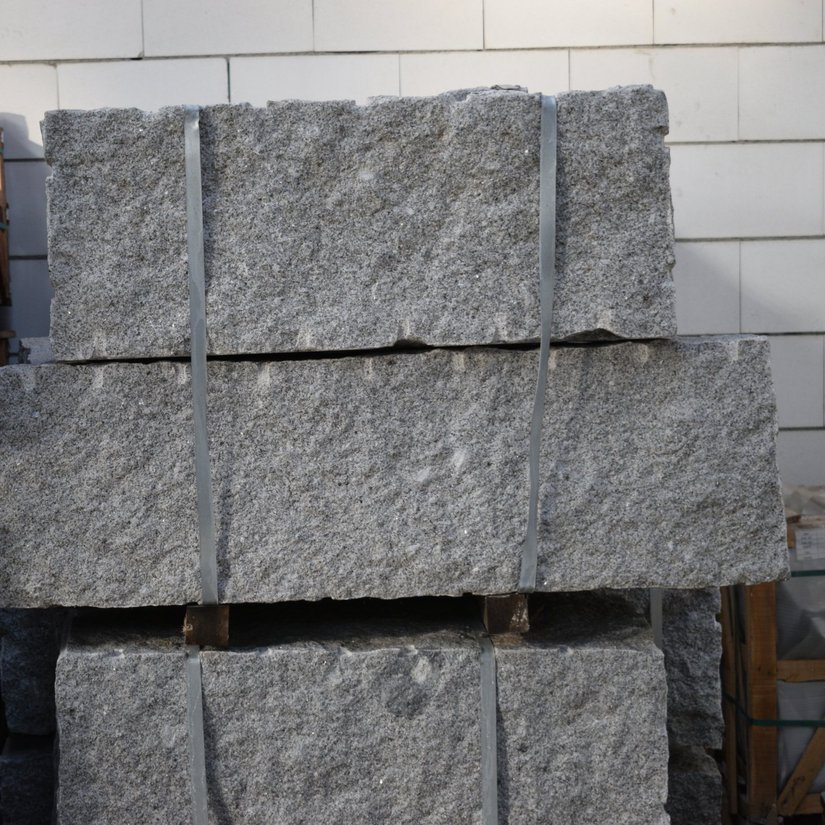 Alpendurada Granit - Quadersteine - Ansicht gespalten
Kanten gespalten
min. 1 Ansichtsfläche ohne Bohrlöcher